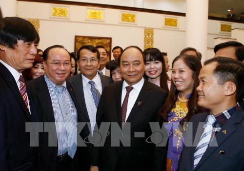 Нгуен Суан Фук принял представителей Ассоциации по развитию производства потребительских товаров